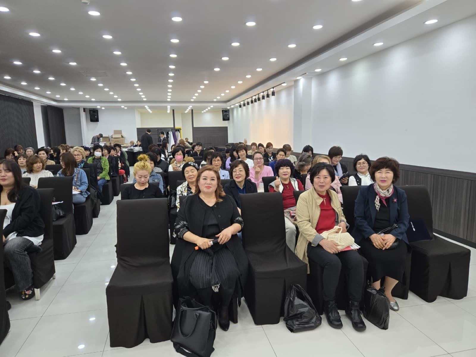 교육 시작 전 좌석을 채운 회원들