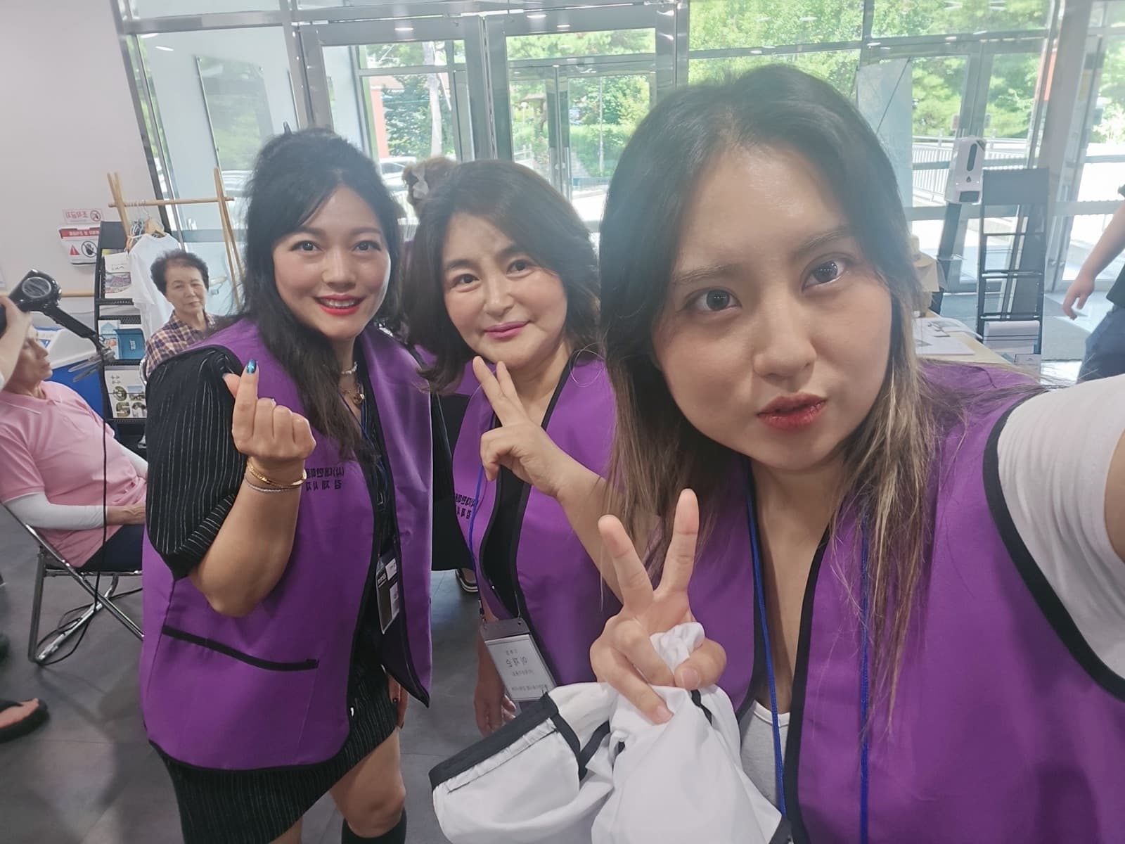 봉사에 참여한 지부 회원들